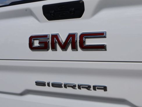 Used 2023 GMC Sierra 1500 AT4 w/ AT4 Premium Package AWD/4WD image 8