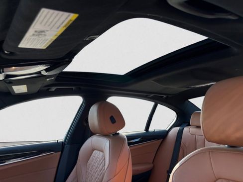 Used 2022 BMW 530i xDrive w/ Premium Package image 12