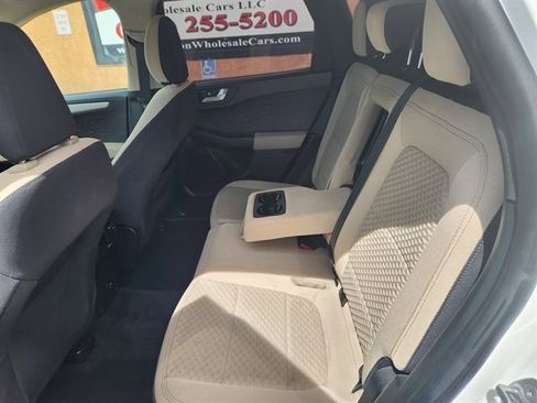 Used 2020 Ford Escape SE image 10