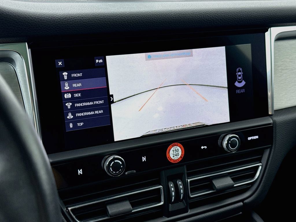 Certified 2025 Porsche Macan AWD/4WD image 20