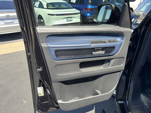Certified 2025 Volkswagen ID. Buzz Pro S RWD image 13