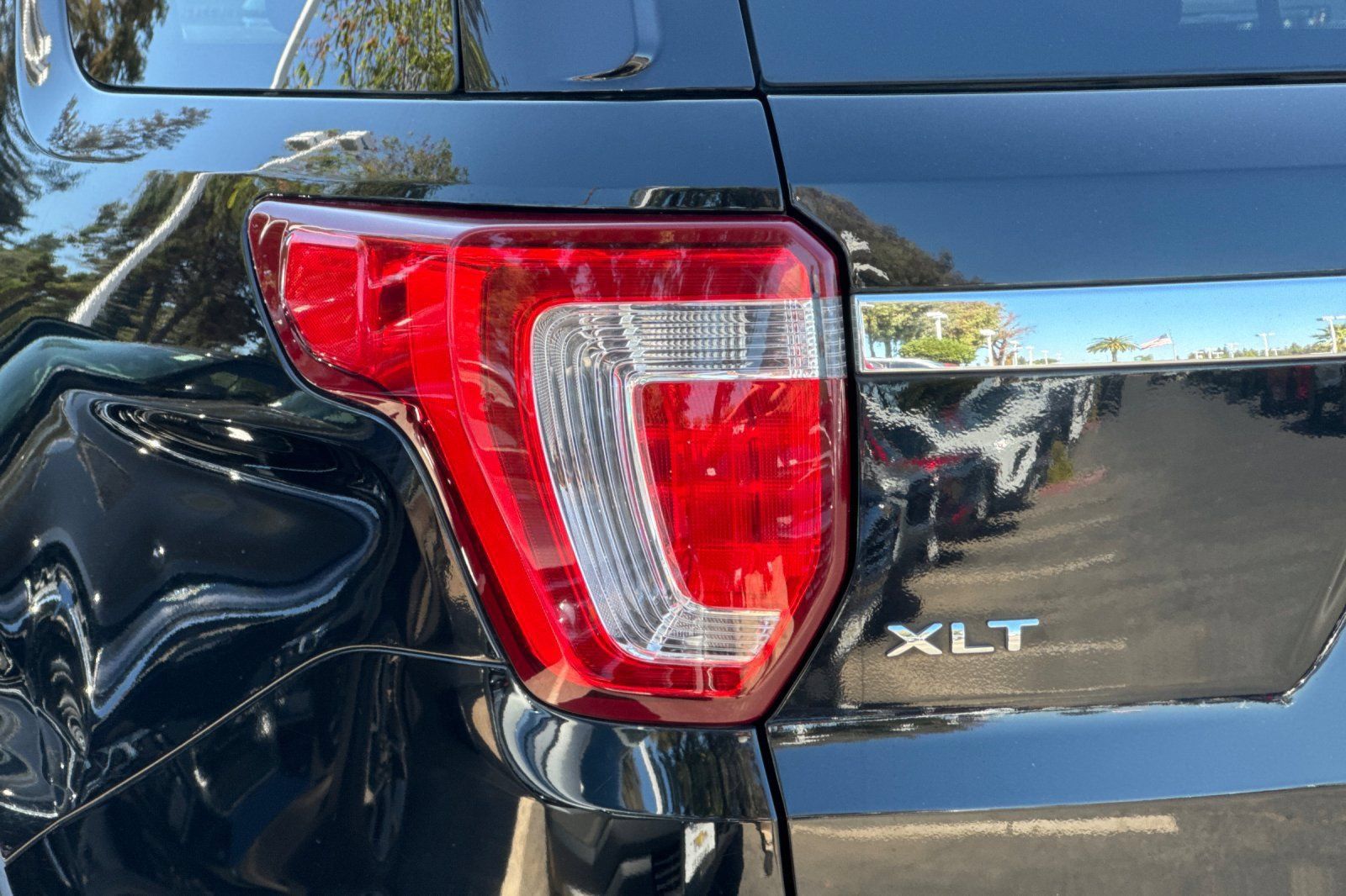 Used 2016 Ford Explorer XLT w/ Equipment Group 202A AWD/4WD image 46