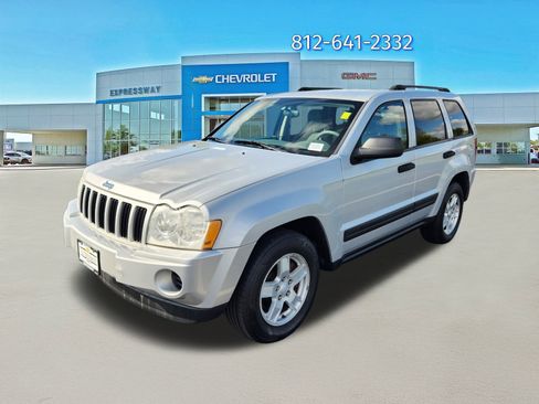 Used 2005 Jeep Grand Cherokee Laredo image 3