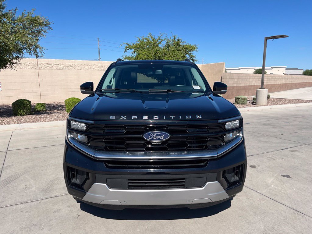 Used 2025 Ford Expedition Max Platinum AWD/4WD image 2