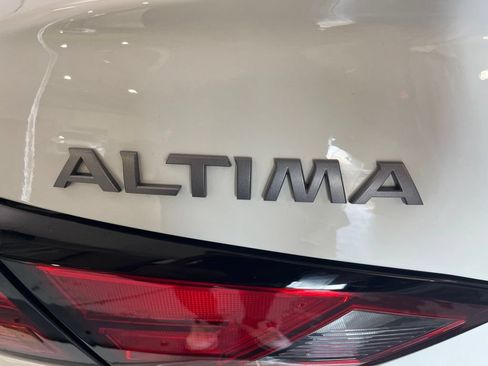 Used 2024 Nissan Altima 2.5 S FWD image 41