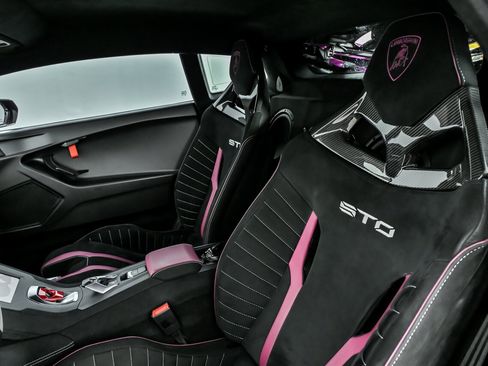 Used 2022 Lamborghini Huracan STO image 29