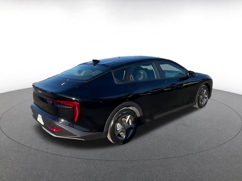 Used 2025 Kia K4 LXS image 15