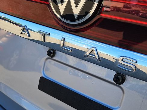 Used 2025 Volkswagen Atlas SE AWD/4WD image 6