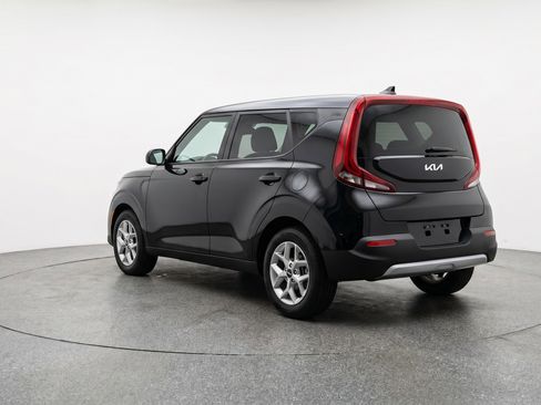 Used 2025 Kia Soul LX w/ LX Technology Package FWD image 6
