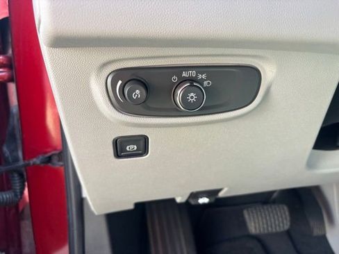 Used 2023 GMC Terrain SLE w/ Driver Convenience Package image 22