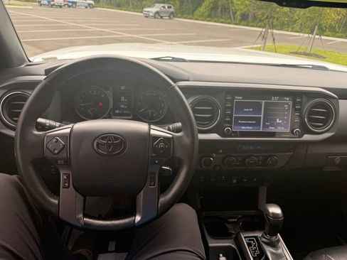 Used 2023 Toyota Tacoma TRD Off-Road w/ Technology Package AWD/4WD image 3