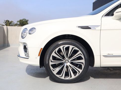 Used 2023 Bentley Bentayga Extended Wheelbase image 7