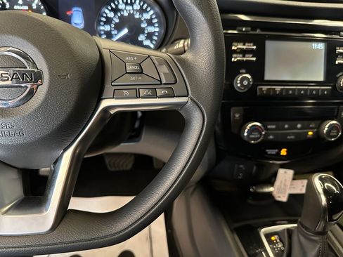 Used 2018 Nissan Rogue Sport SV AWD/4WD image 12