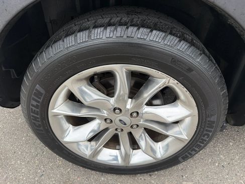 Used 2014 Ford Explorer XLT w/ Equipment Group 202A FWD image 11