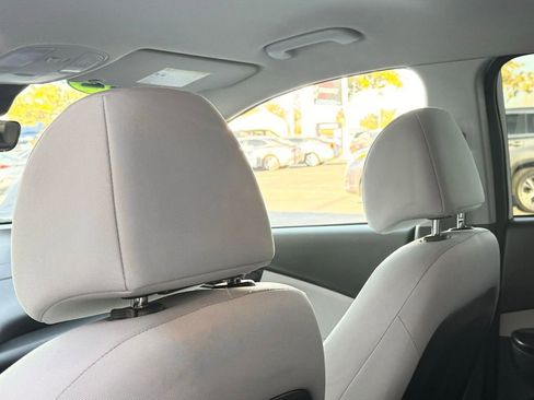 Used 2022 Hyundai Kona SE image 19