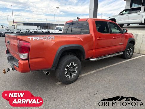 Used 2018 Toyota Tacoma TRD Off-Road w/ Technology Package AWD/4WD image 12