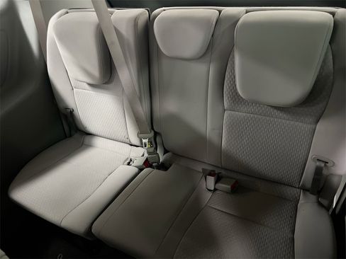 Used 2016 Kia Sedona LX image 28