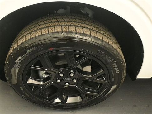 New 2026 Ford Maverick Lariat w/ Black Appearance Package image 16