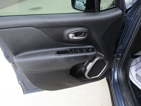 Used 2022 Jeep Renegade Latitude w/ Convenience Group image 18