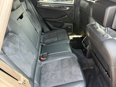 Used 2020 Porsche Macan AWD/4WD image 19
