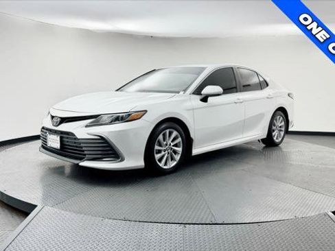 Used 2023 Toyota Camry LE FWD image 2