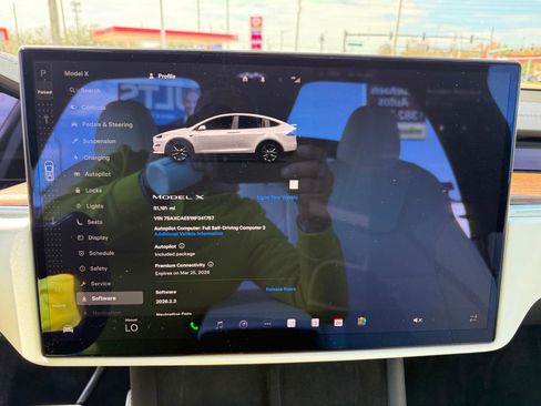 Used 2022 Tesla Model X image 15