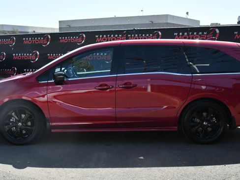 Used 2024 Honda Odyssey Sport image 4
