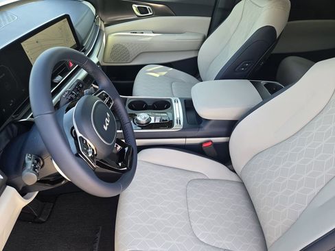 New 2026 Kia Carnival SX FWD image 9