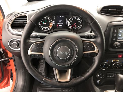 Used 2017 Jeep Renegade Latitude w/ Popular Equipment Group image 21