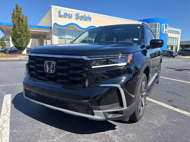 Used 2025 Honda Pilot Touring image 2