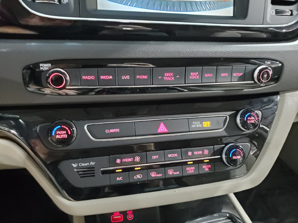 Used 2016 Kia Sedona SX FWD image 29