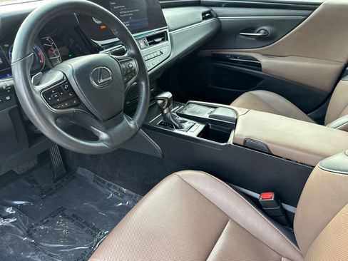 Used 2022 Lexus ES 250 w/ Accessory Package 2 AWD/4WD image 9