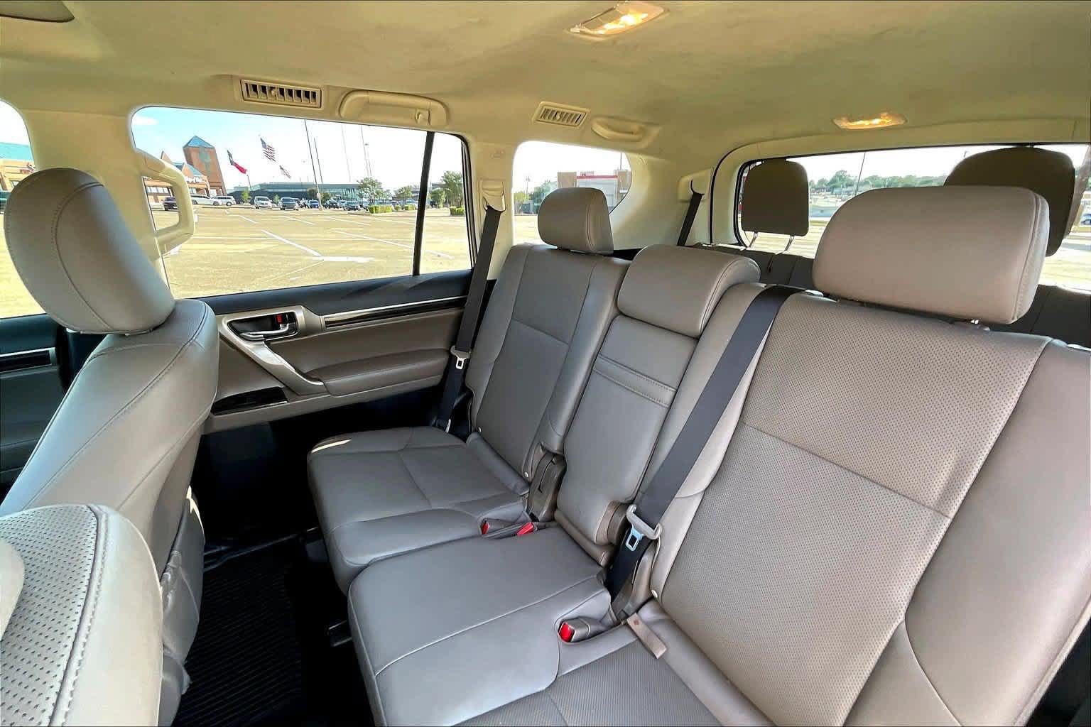Used 2020 Lexus GX 460 Premium w/ Premium Package AWD/4WD image 29