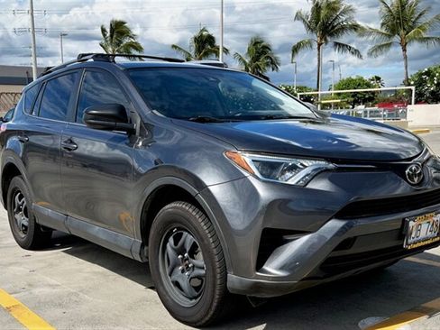 Used 2017 Toyota RAV4 LE FWD image 11