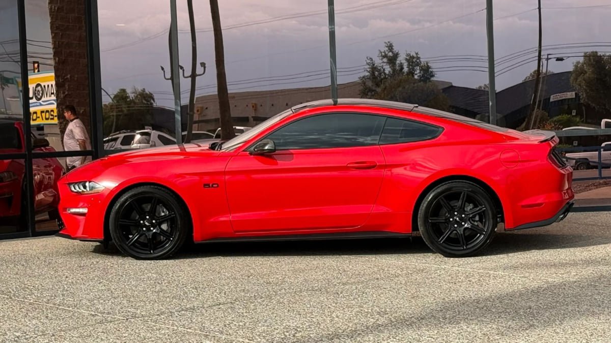 Used 2018 Ford Mustang GT w/ Black Accent Pkg RWD image 4