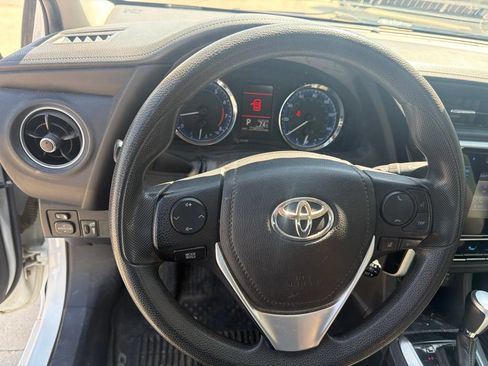 Used 2018 Toyota Corolla LE FWD image 13
