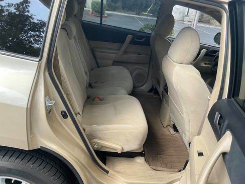 Used 2013 Toyota Highlander Plus FWD image 14