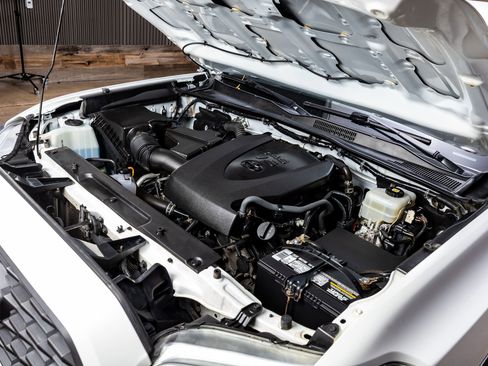 Used 2022 Toyota Tacoma TRD Off-Road image 39