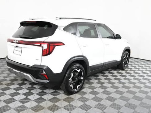 Used 2025 Kia Seltos EX image 7