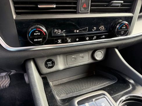 Used 2024 Nissan Rogue SV image 22