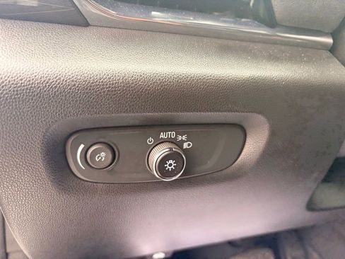 Used 2023 Chevrolet Traverse High Country FWD image 16