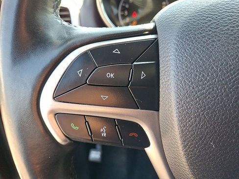 Used 2019 Jeep Grand Cherokee Altitude AWD/4WD image 23