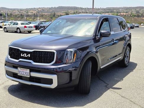 Used 2025 Kia Telluride LX FWD image 12