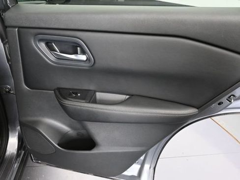 Used 2024 Nissan Rogue SV AWD/4WD image 31