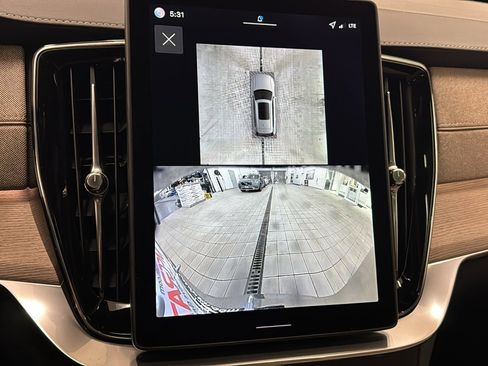 New 2026 Volvo XC90 T8 Plus w/ Protection Package Premier image 18