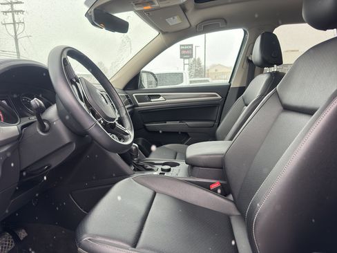 Used 2019 Volkswagen Atlas SE w/ Panoramic Sunroof Package image 2
