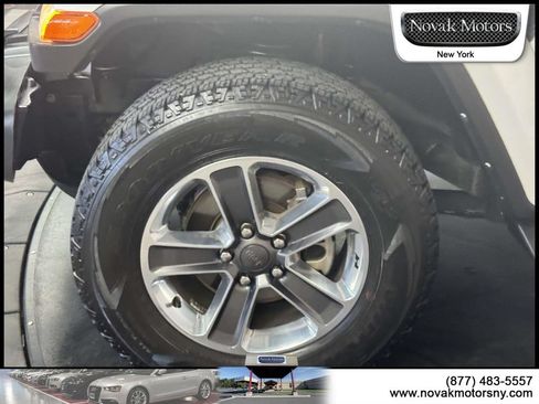 Used 2022 Jeep Wrangler Unlimited Sahara w/ Cold Weather Group AWD/4WD image 5