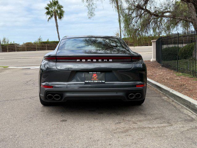 Used 2025 Porsche Panamera image 4