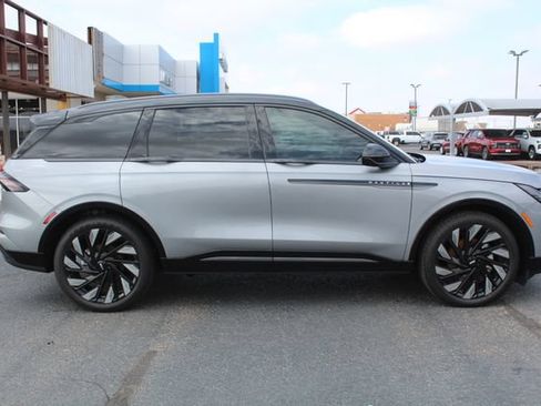 Used 2025 Lincoln Nautilus Reserve w/ Jet Appearance Package AWD/4WD image 2