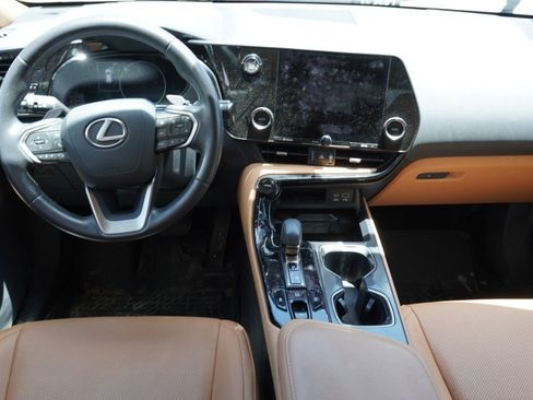 Used 2024 Lexus NX 250 FWD w/ Towing Package (2000 Lbs) image 11